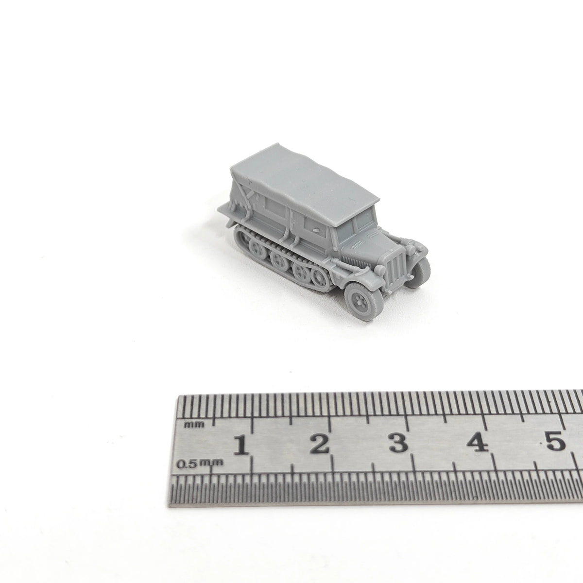 1/144 Scale Sd.Kfz.10 Gepanzerte(tow closed) Model kits